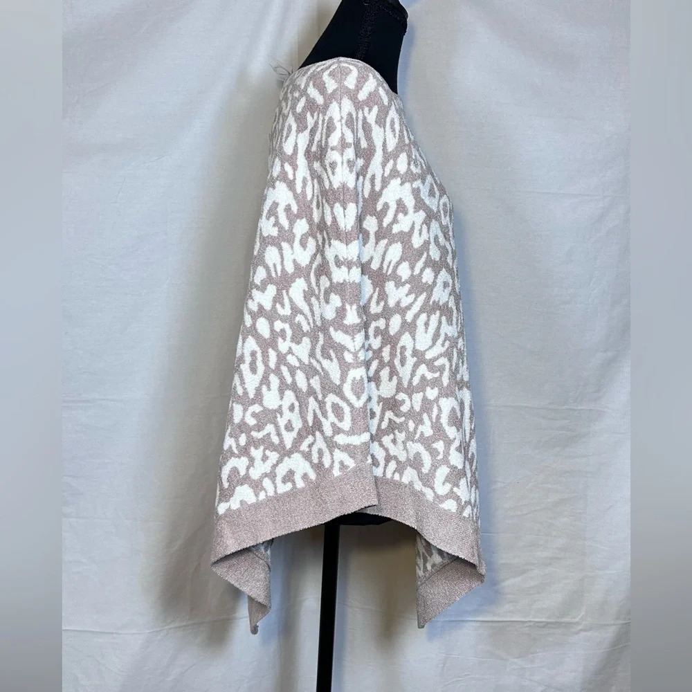 Barefoot Dreams CozyChic Ultra Lite Animal Print Poncho One Size NWT - Picture 3 of 8